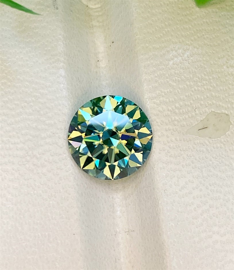 2.60 CT Sparkling Moissanite